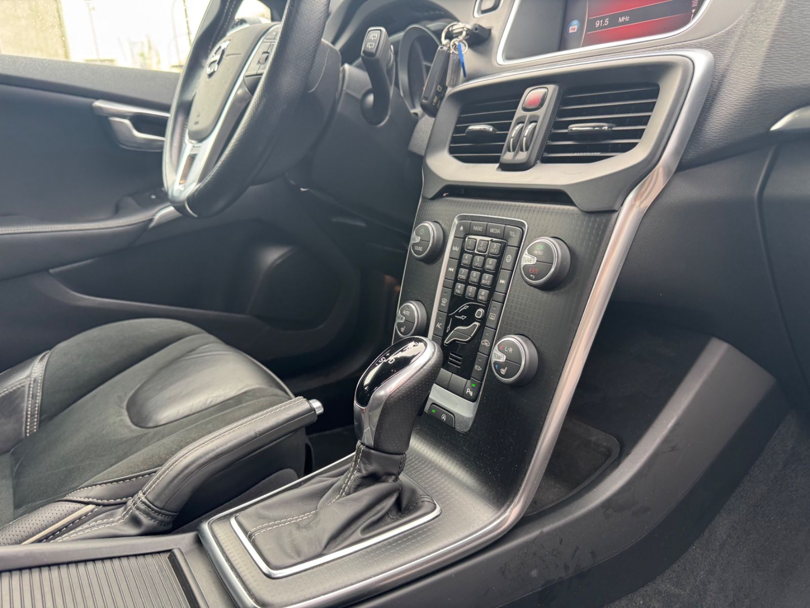 Volvo V40 R-DESIGN AUTOMATIK*VOLL-LED*NAVI*SHZ*1.HAND* foto 18