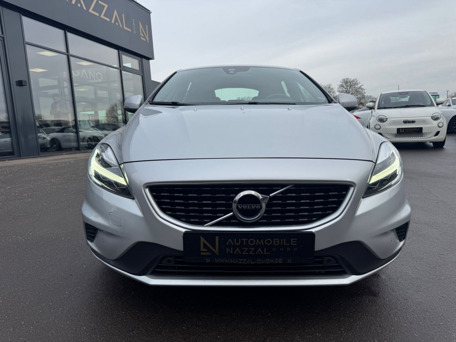 Volvo V40 R-DESIGN AUTOMATIK*VOLL-LED*NAVI*SHZ*1.HAND* foto 3