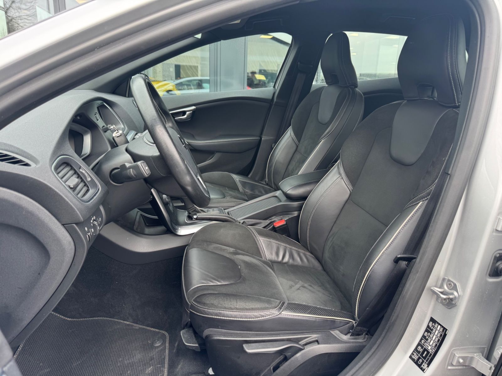 Volvo V40 R-DESIGN AUTOMATIK*VOLL-LED*NAVI*SHZ*1.HAND* foto 25