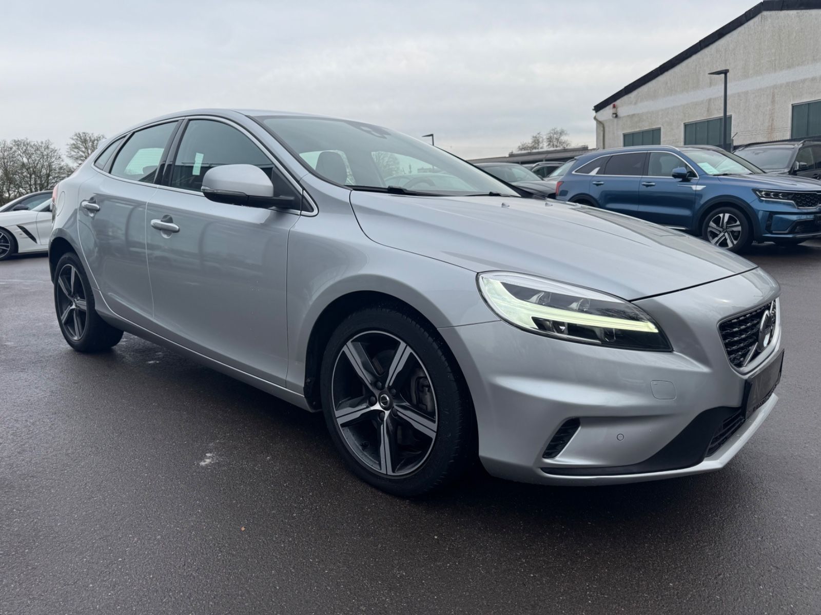 Volvo V40 R-DESIGN AUTOMATIK*VOLL-LED*NAVI*SHZ*1.HAND* foto 4