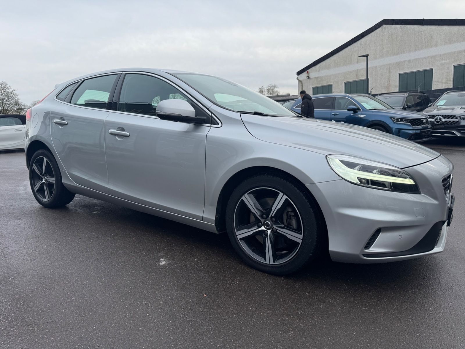 Volvo V40 R-DESIGN AUTOMATIK*VOLL-LED*NAVI*SHZ*1.HAND* foto 5