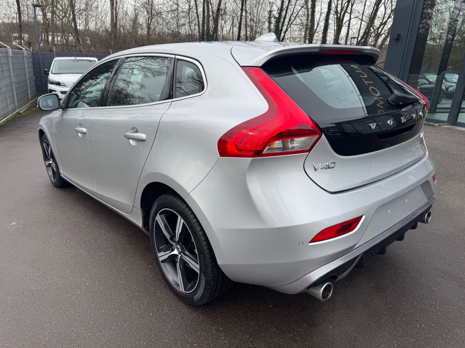 Volvo V40 R-DESIGN AUTOMATIK*VOLL-LED*NAVI*SHZ*1.HAND* foto 8