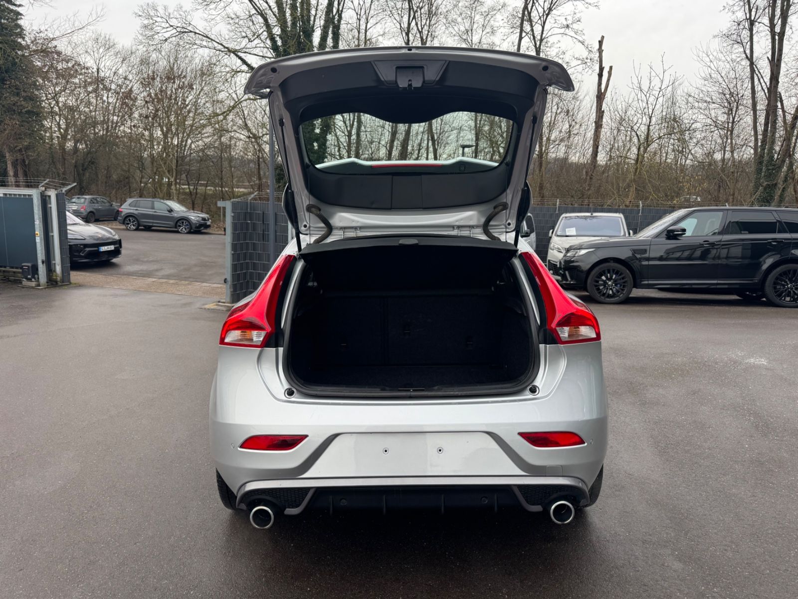 Volvo V40 R-DESIGN AUTOMATIK*VOLL-LED*NAVI*SHZ*1.HAND* foto 9