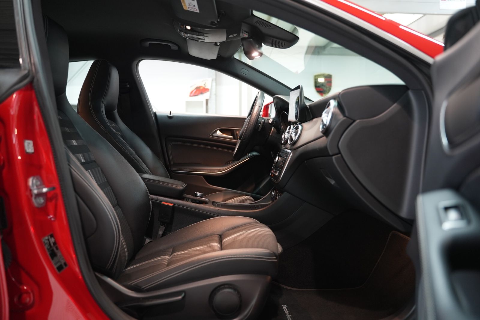 Mercedes-Benz CLA 200 SB*2.HAND*UNFALLFREI*AUTO*NAVI*LED*AHK* foto 12