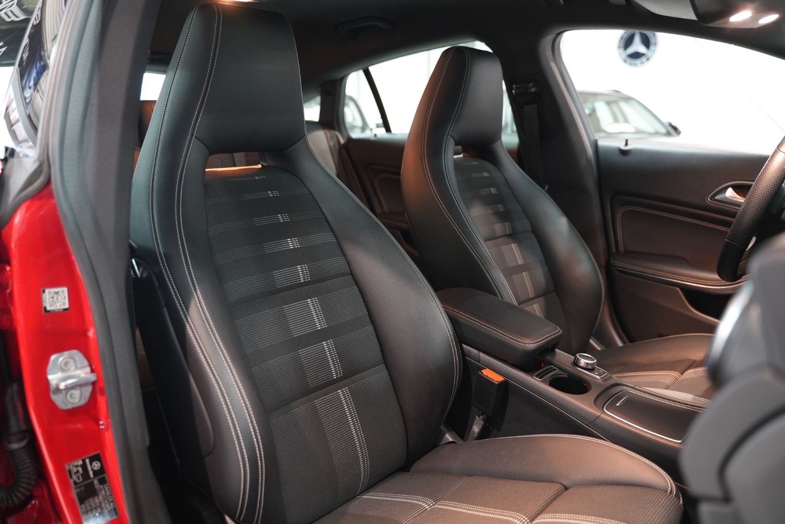 Mercedes-Benz CLA 200 SB*2.HAND*UNFALLFREI*AUTO*NAVI*LED*AHK* foto 13