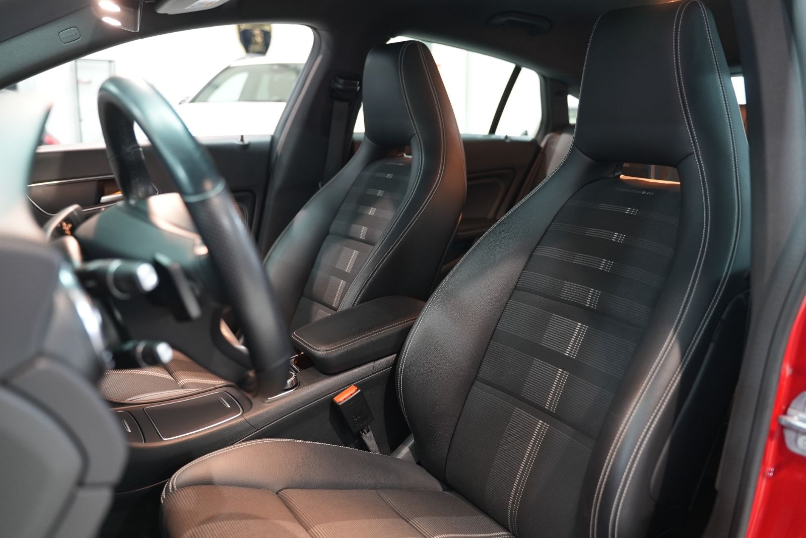 Mercedes-Benz CLA 200 SB*2.HAND*UNFALLFREI*AUTO*NAVI*LED*AHK* foto 14