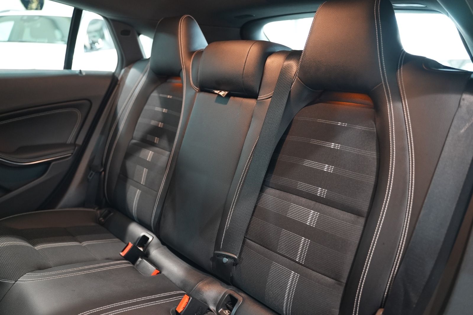 Mercedes-Benz CLA 200 SB*2.HAND*UNFALLFREI*AUTO*NAVI*LED*AHK* foto 16