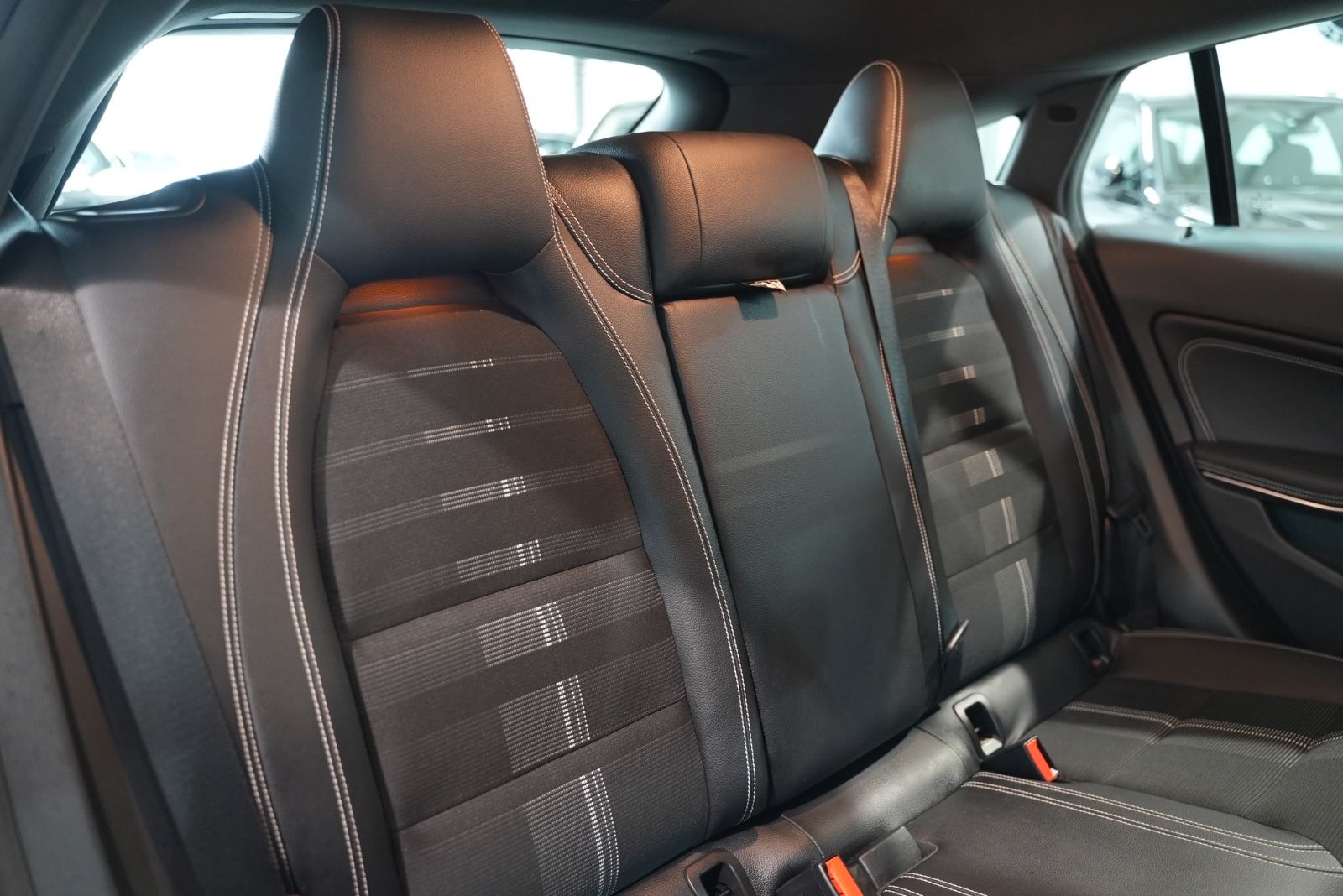 Mercedes-Benz CLA 200 SB*2.HAND*UNFALLFREI*AUTO*NAVI*LED*AHK* foto 17