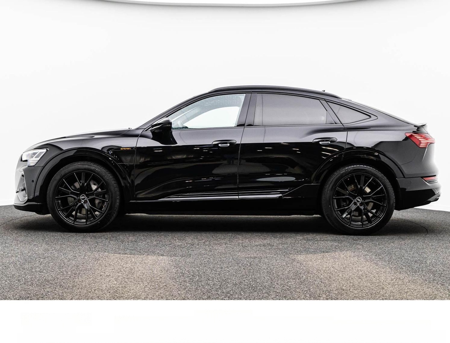 Audi E-TRON SPORTBACK 55 S LINE ALL-BLACK PANO/360° foto 12