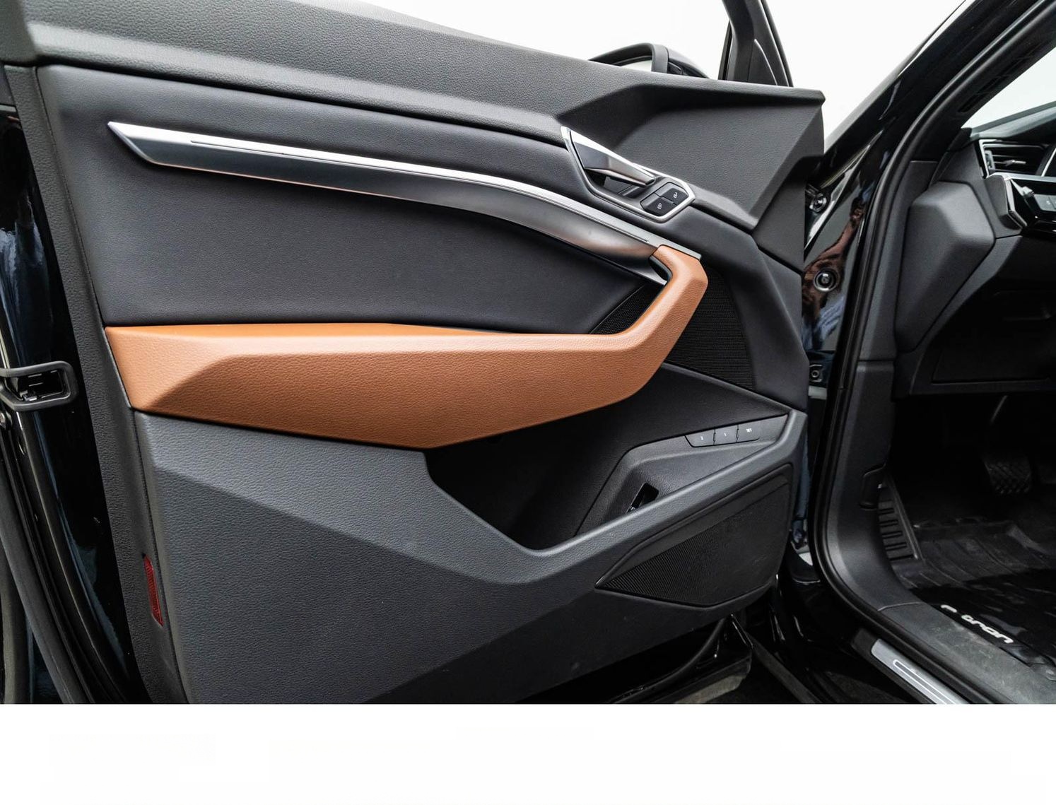 Audi E-TRON SPORTBACK 55 S LINE ALL-BLACK PANO/360° foto 14