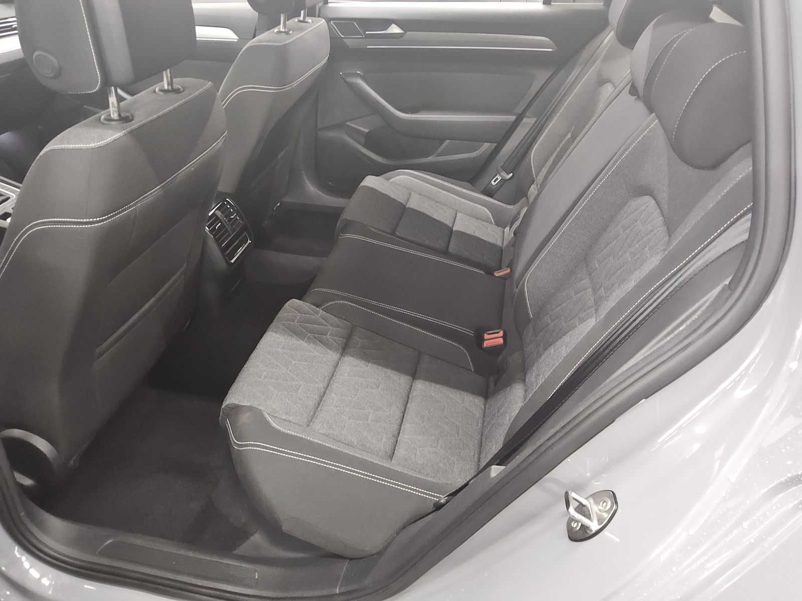 Volkswagen Passat Var. 2.0 TDI Business Navi DC RfK LED ACC foto 13