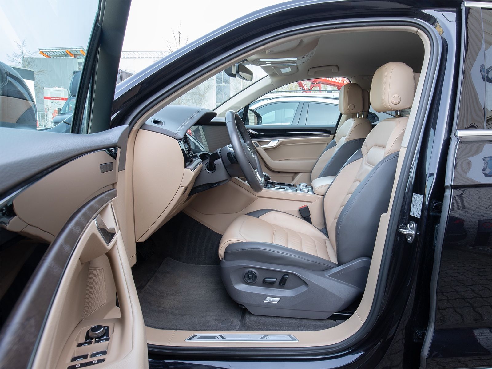 Volkswagen Touareg LED Leder CAM StandH.AIR LenkHz.AHK Memo foto 11