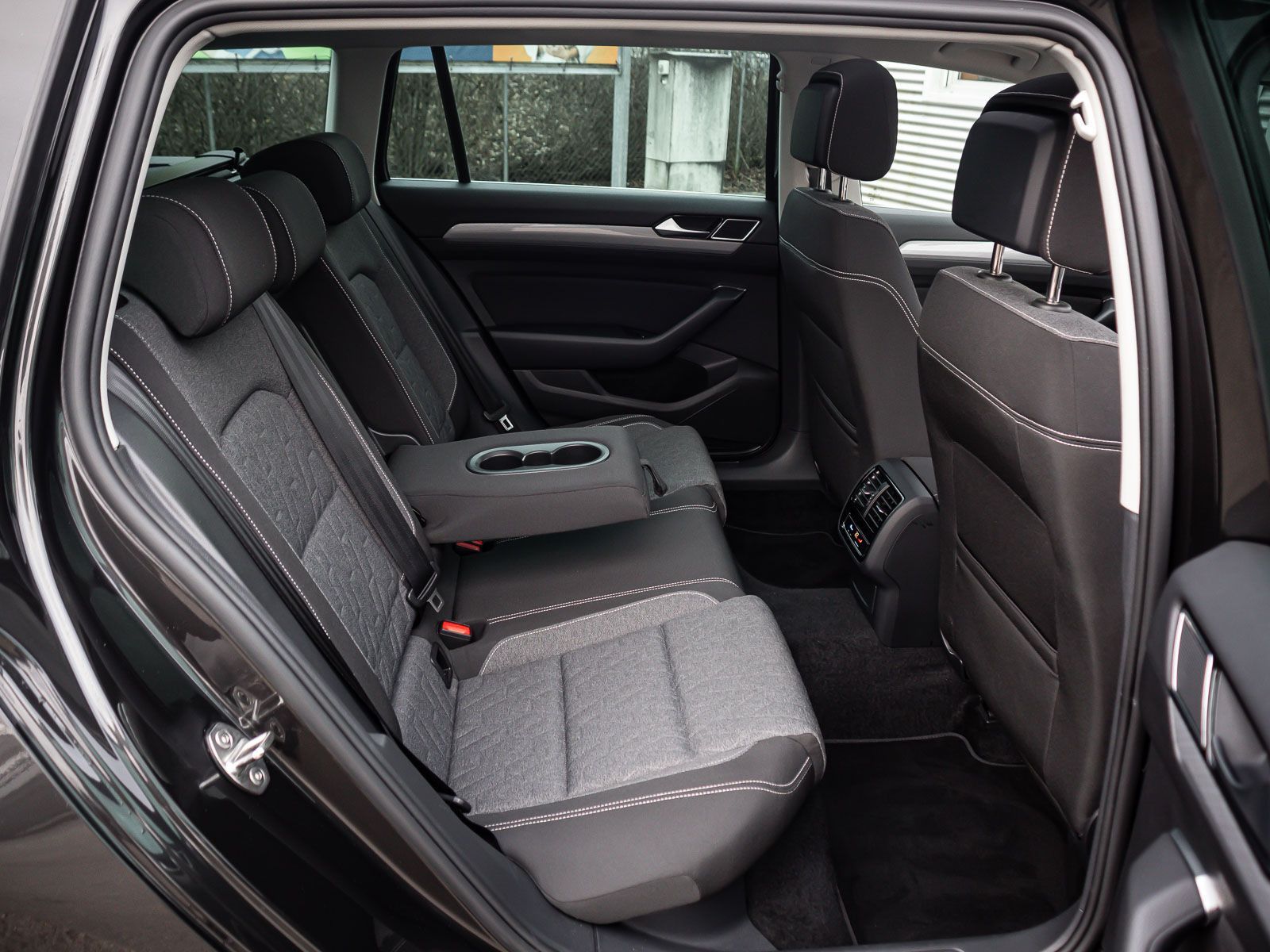 Volkswagen Passat Variant Business 2.0 TDI LED Navi Park Re foto 13