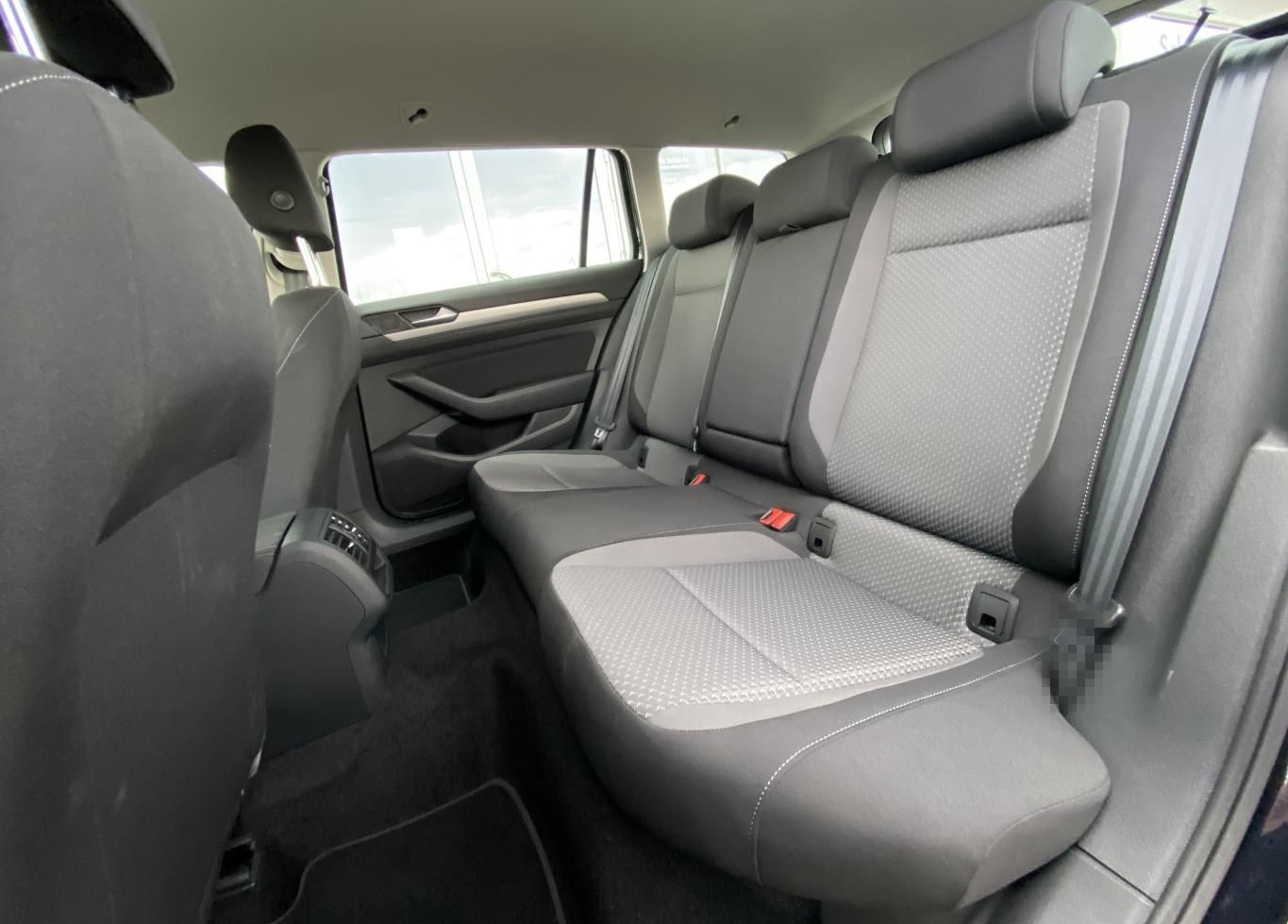 Volkswagen Passat Variant 1.5 TSI APP-CONNECT+AHK+KAMERA+LE foto 11