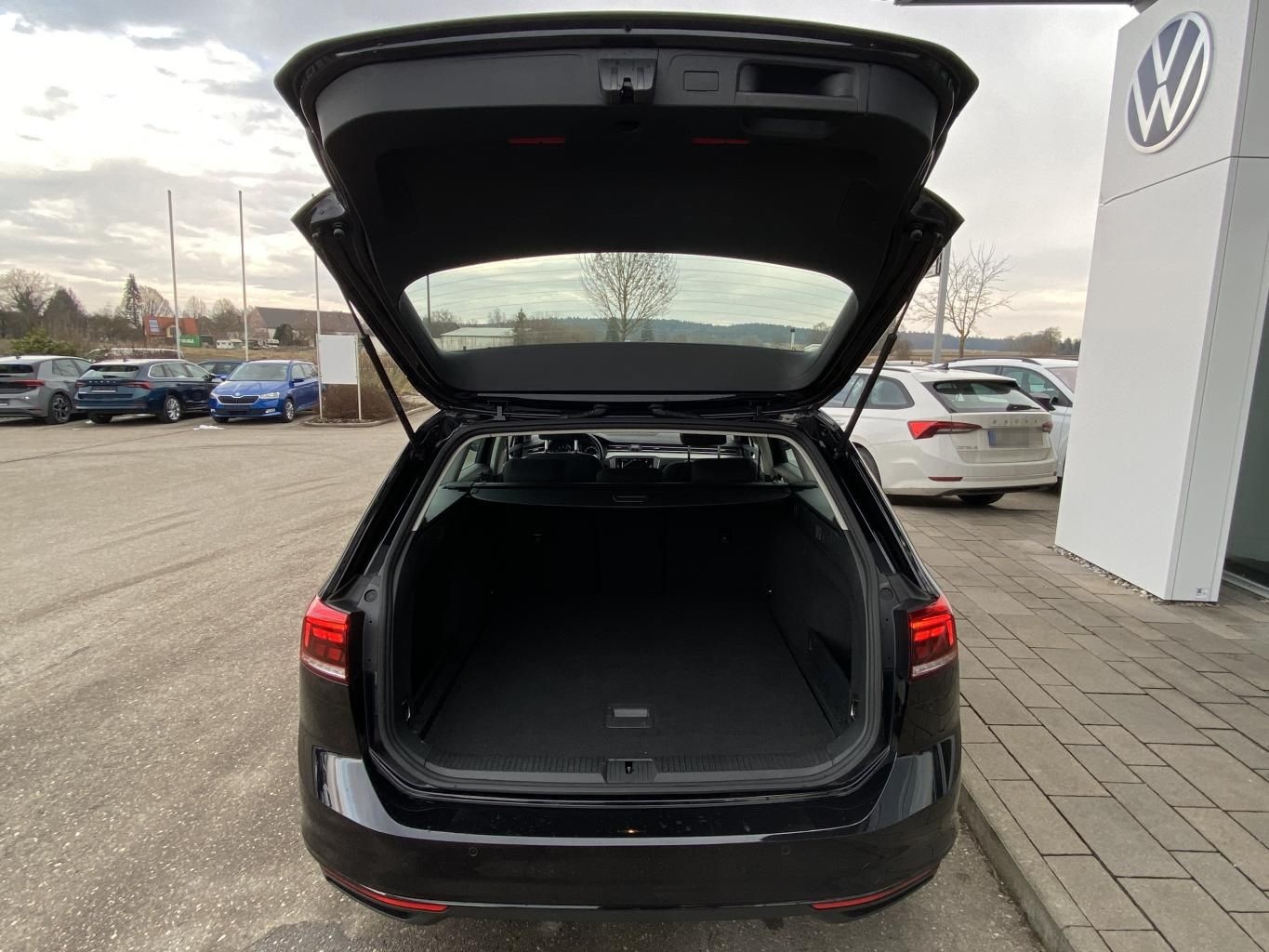 Volkswagen Passat Variant 1.5 TSI APP-CONNECT+AHK+KAMERA+LE foto 12