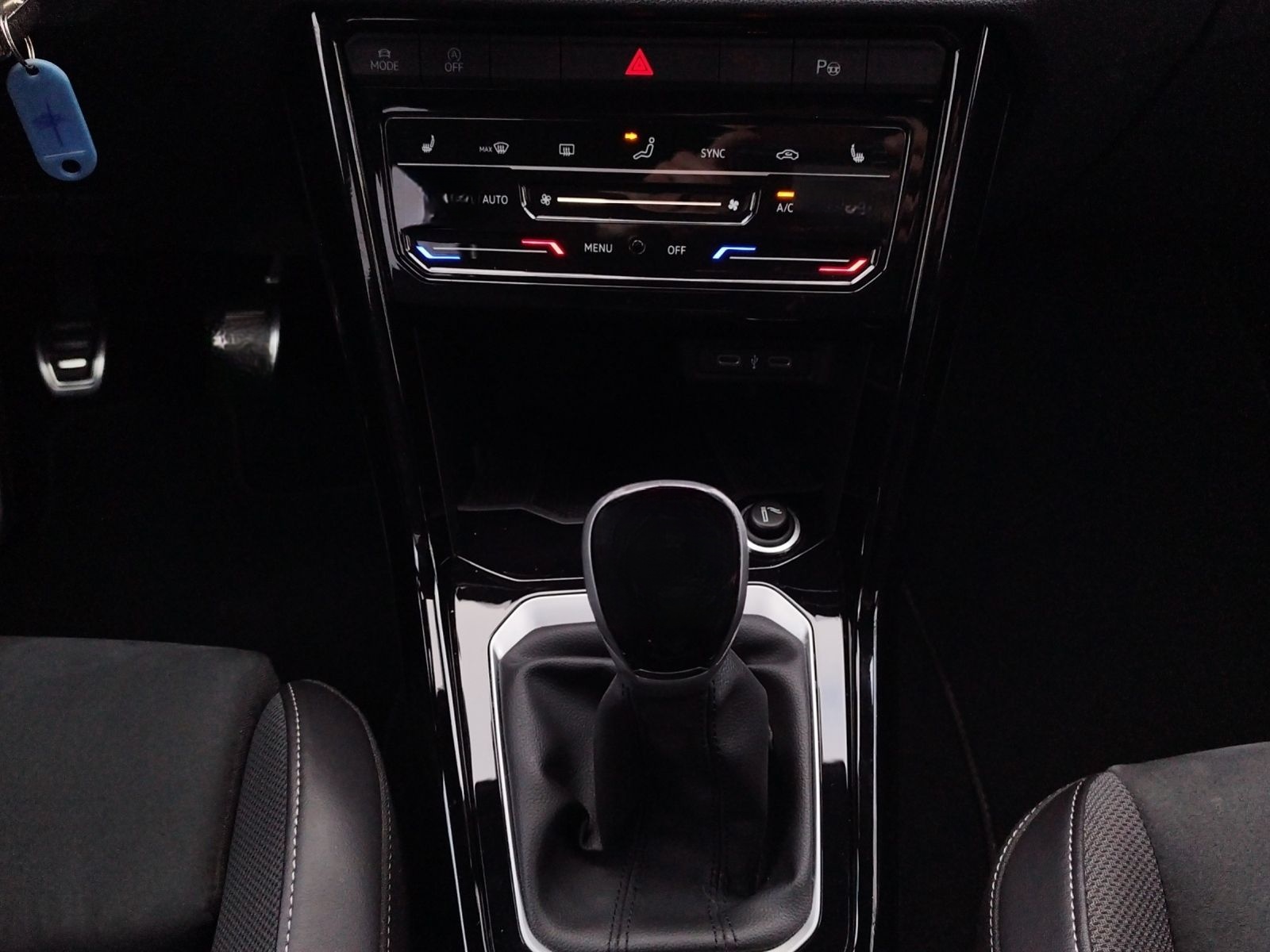 Volkswagen T-Roc 1.0 TSI R-LINE/NAV/LED+/ERGOACTIVE/RFK foto 10