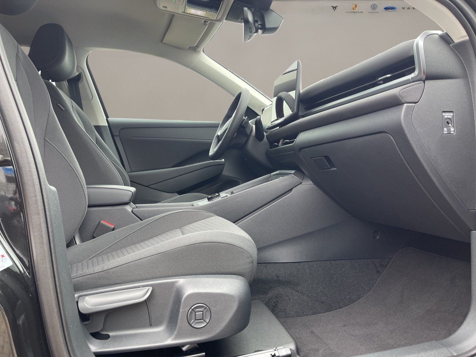 Volkswagen T-Roc Life 1.5 l eTSI OPF DSG ACC AUT Kam. Navi foto 18