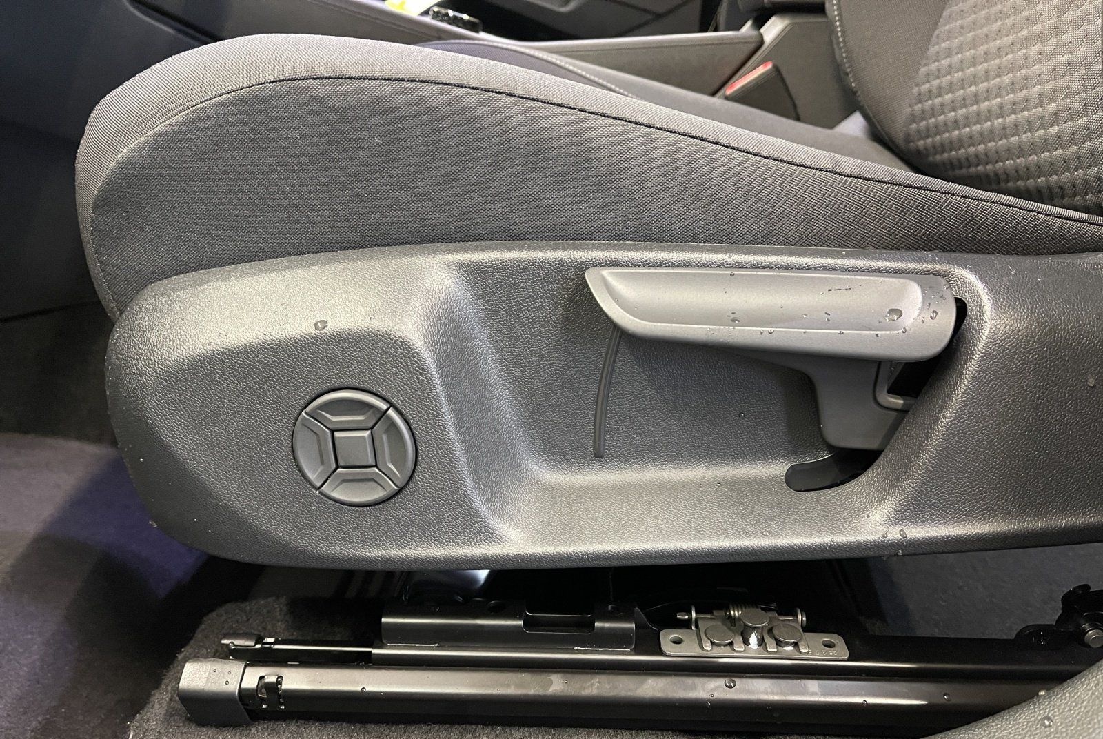Volkswagen T-Roc Life 1.5 l eTSI OPF DSG ACC AUT Kam. Navi foto 10