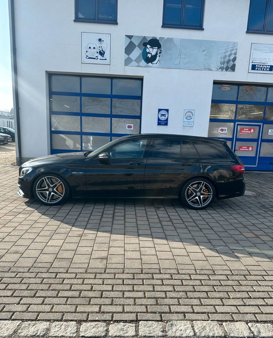 Mercedes-Benz C 63S AMG foto 2