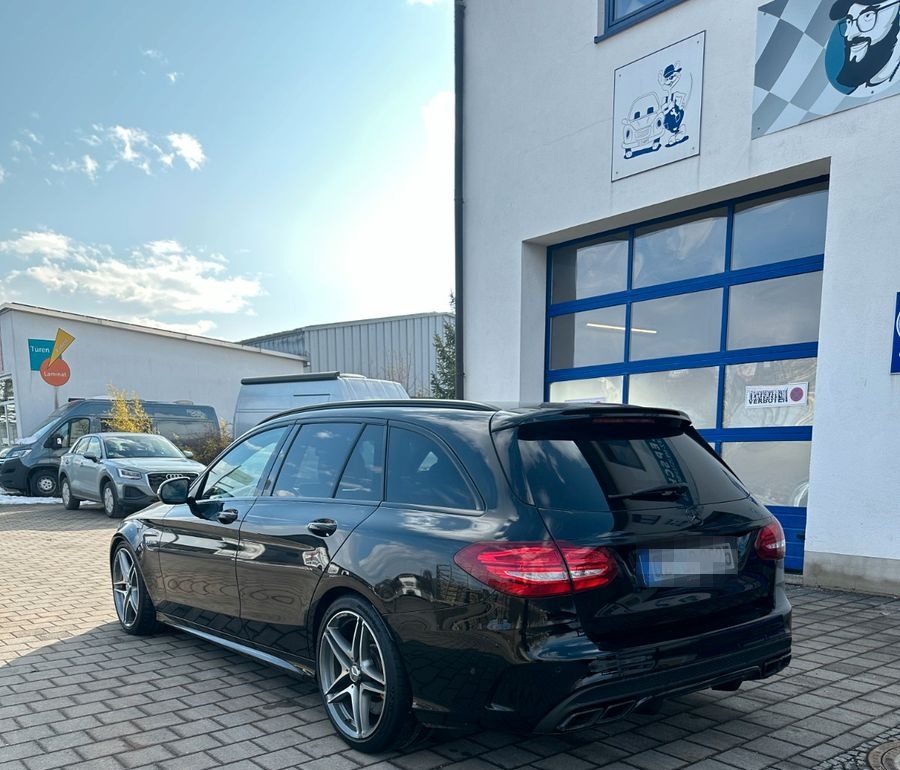 Mercedes-Benz C 63S AMG foto 3