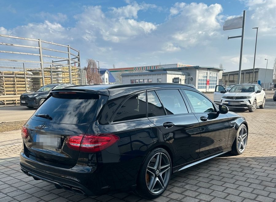 Mercedes-Benz C 63S AMG foto 4