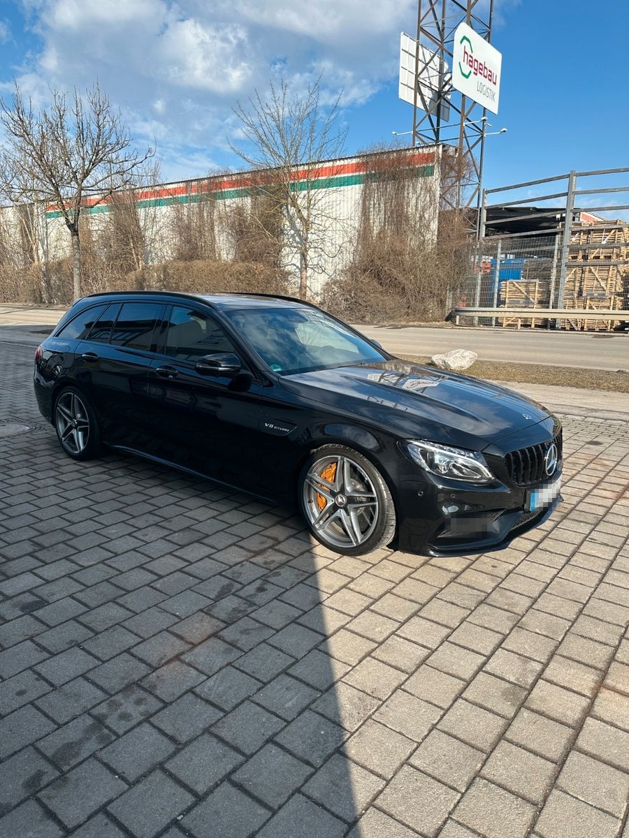 Mercedes-Benz C 63S AMG foto 7