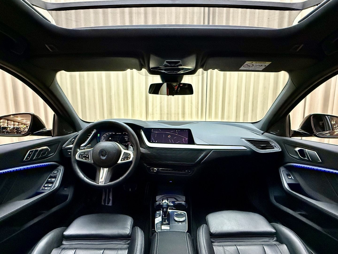 BMW M135i 1-serie xDrive *Panoramadak* Head-Up / Ada foto 2