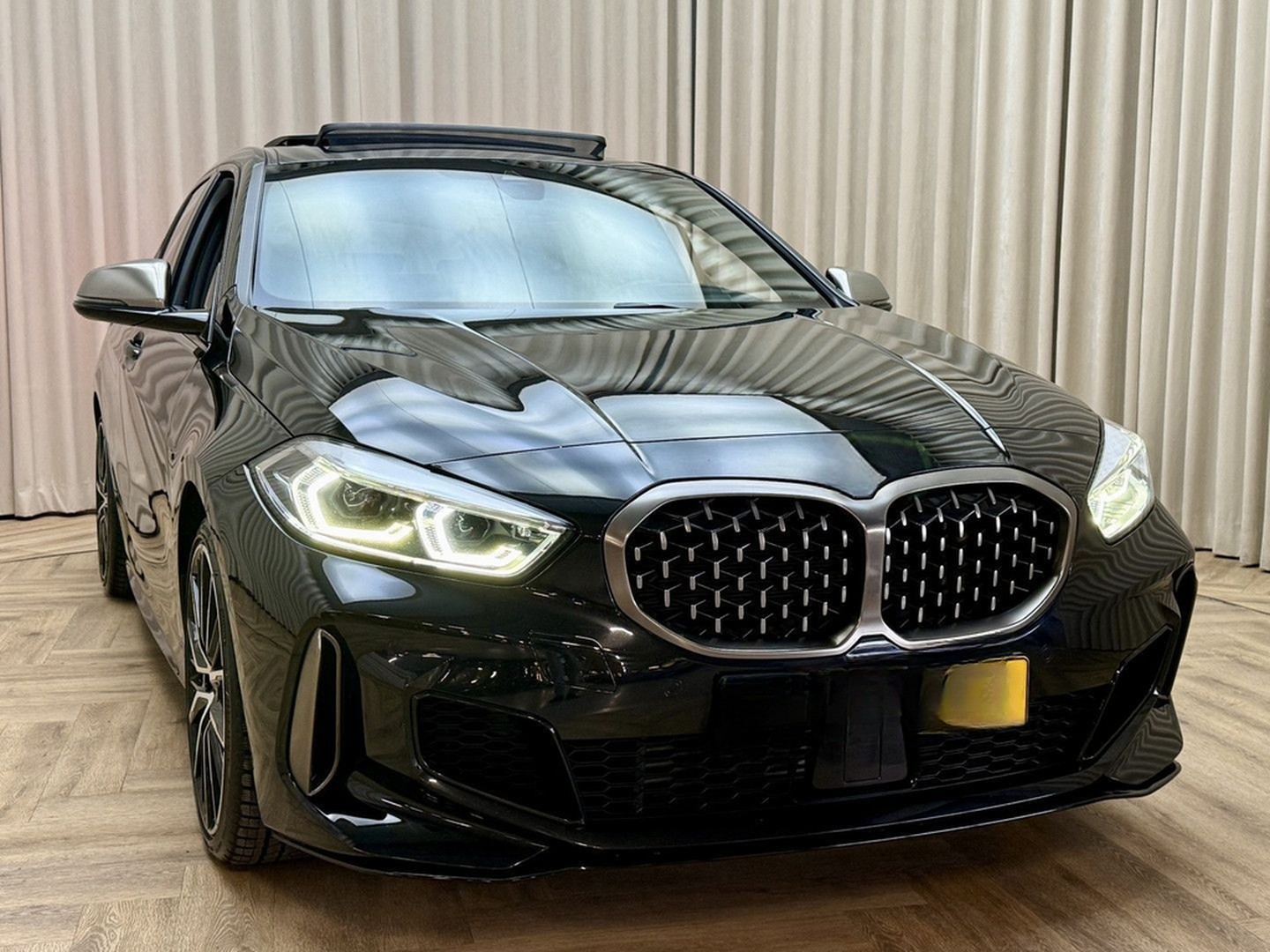 BMW M135i 1-serie xDrive *Panoramadak* Head-Up / Ada foto 22