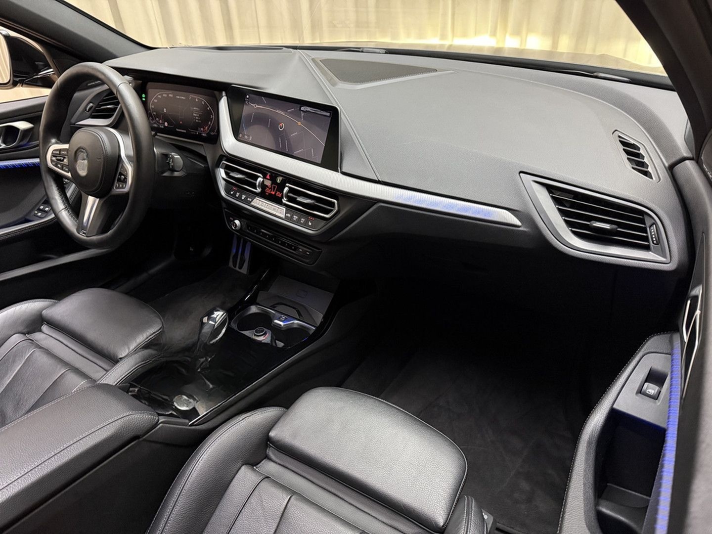 BMW M135i 1-serie xDrive *Panoramadak* Head-Up / Ada foto 27