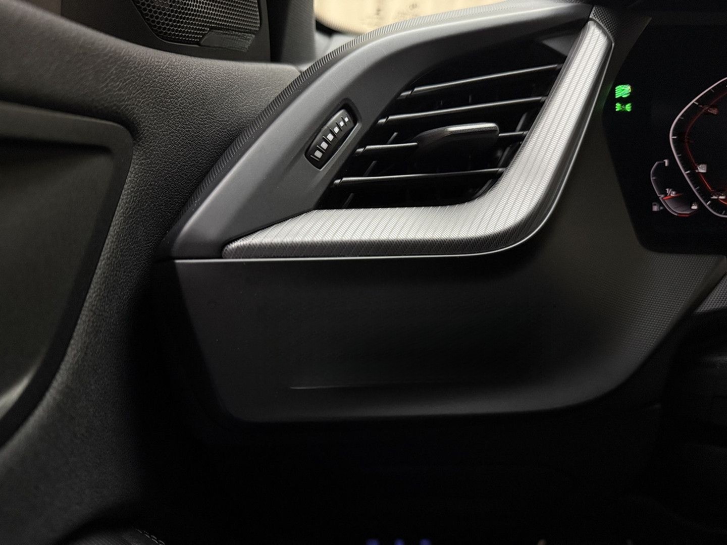 BMW M135i 1-serie xDrive *Panoramadak* Head-Up / Ada foto 33