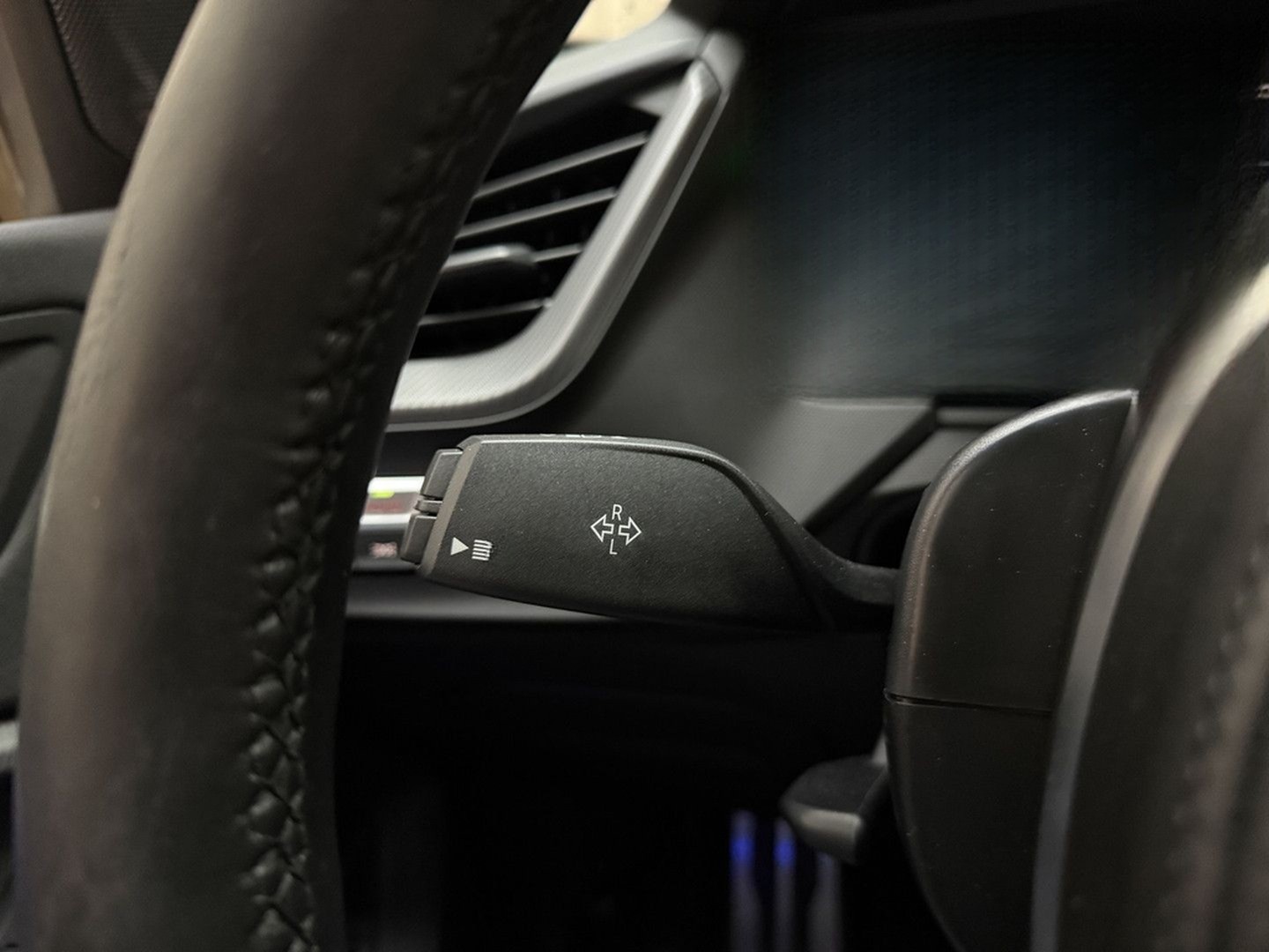 BMW M135i 1-serie xDrive *Panoramadak* Head-Up / Ada foto 34