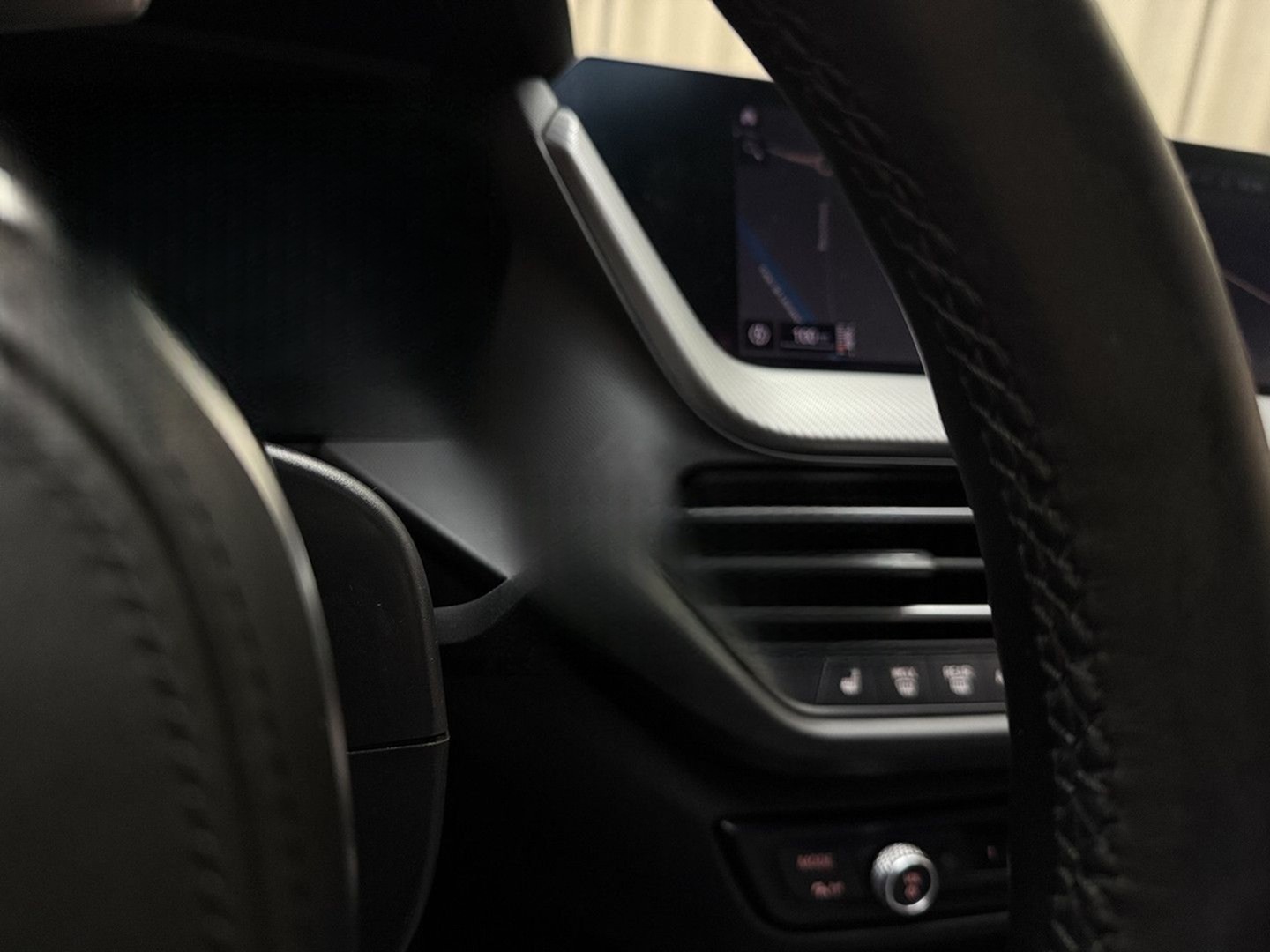BMW M135i 1-serie xDrive *Panoramadak* Head-Up / Ada foto 37