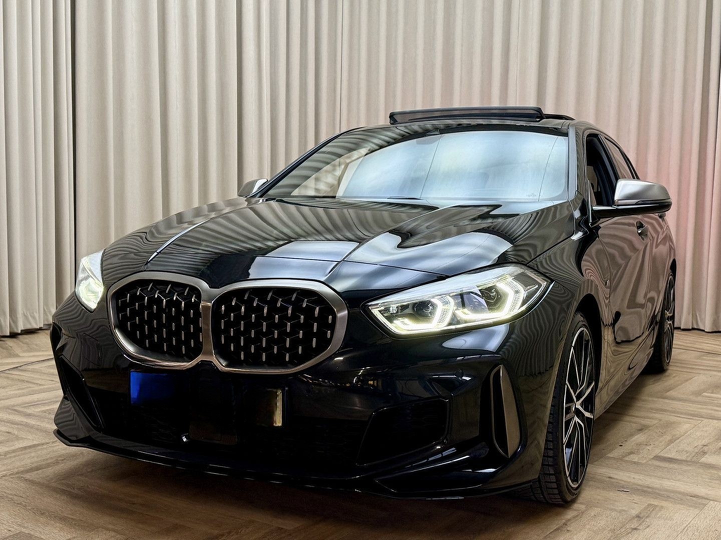 BMW M135i 1-serie xDrive *Panoramadak* Head-Up / Ada foto 43
