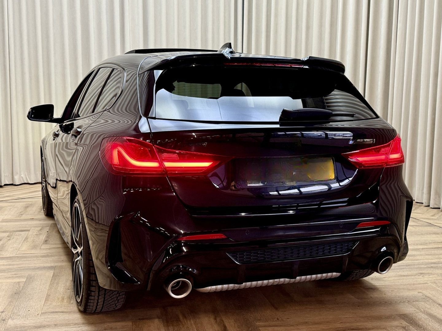 BMW M135i 1-serie xDrive *Panoramadak* Head-Up / Ada foto 7