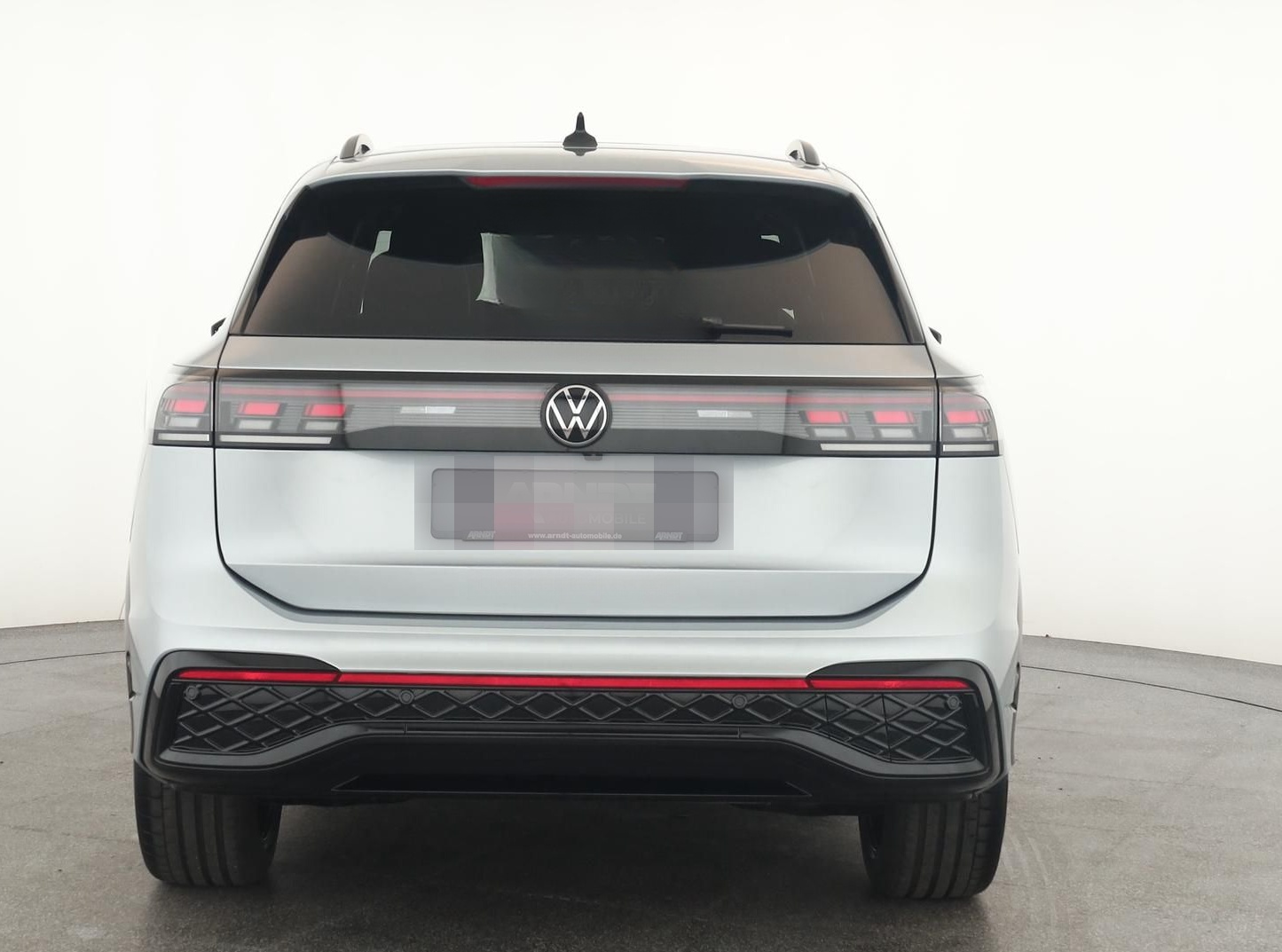 Volkswagen Tiguan 2.0 TSI DSG 4M R-Line IQ Pano Nav Key 360 foto 4