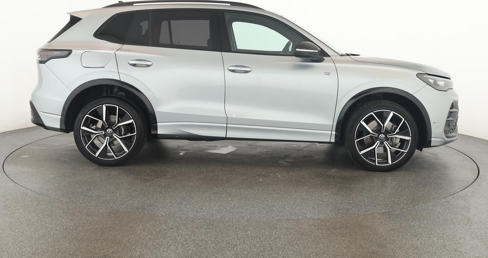 Volkswagen Tiguan 2.0 TSI DSG 4M R-Line IQ Pano Nav Key 360 foto 6