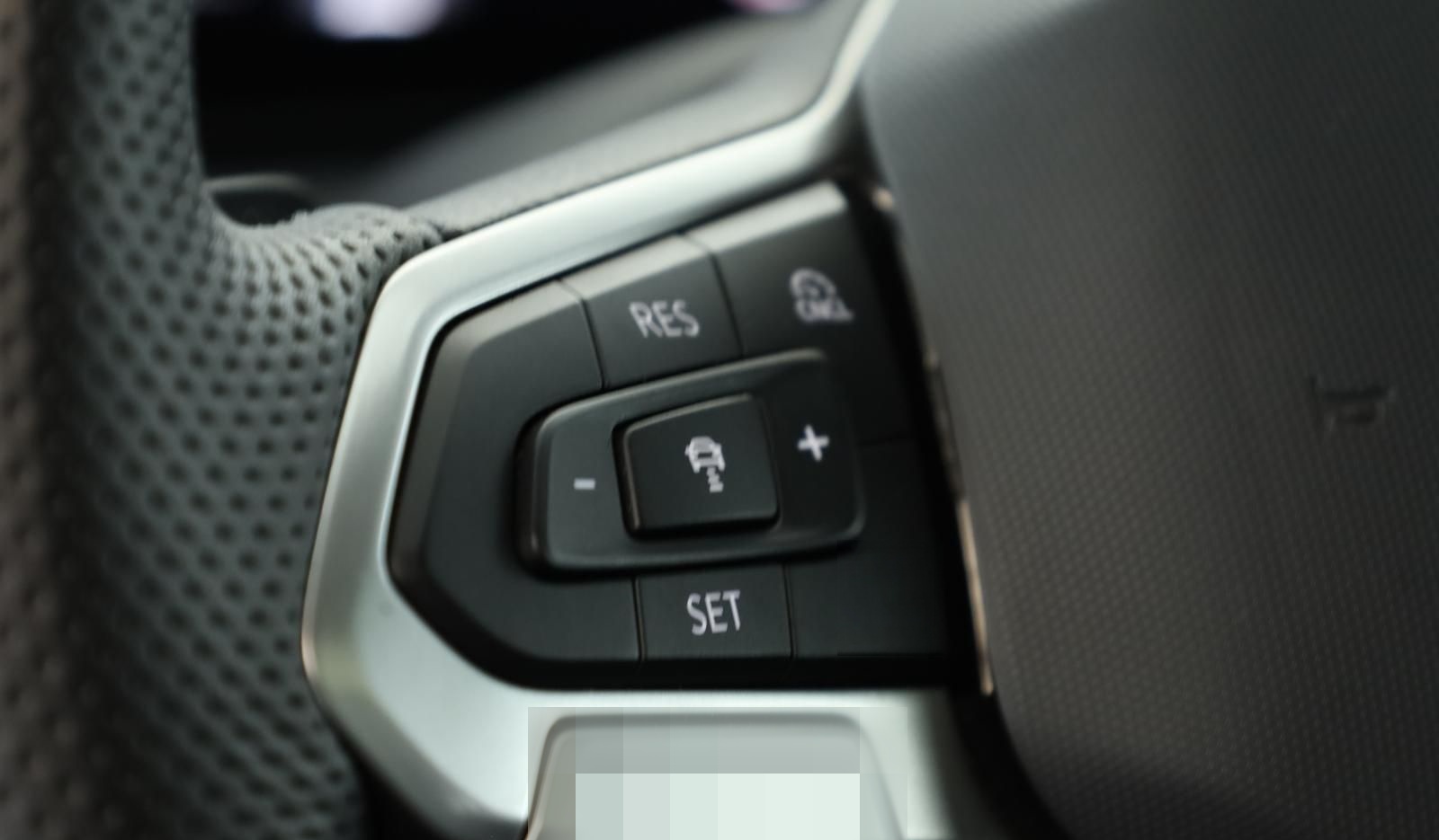 Volkswagen Tiguan 2.0 TSI DSG 4M R-Line IQ Pano Nav Key 360 foto 9