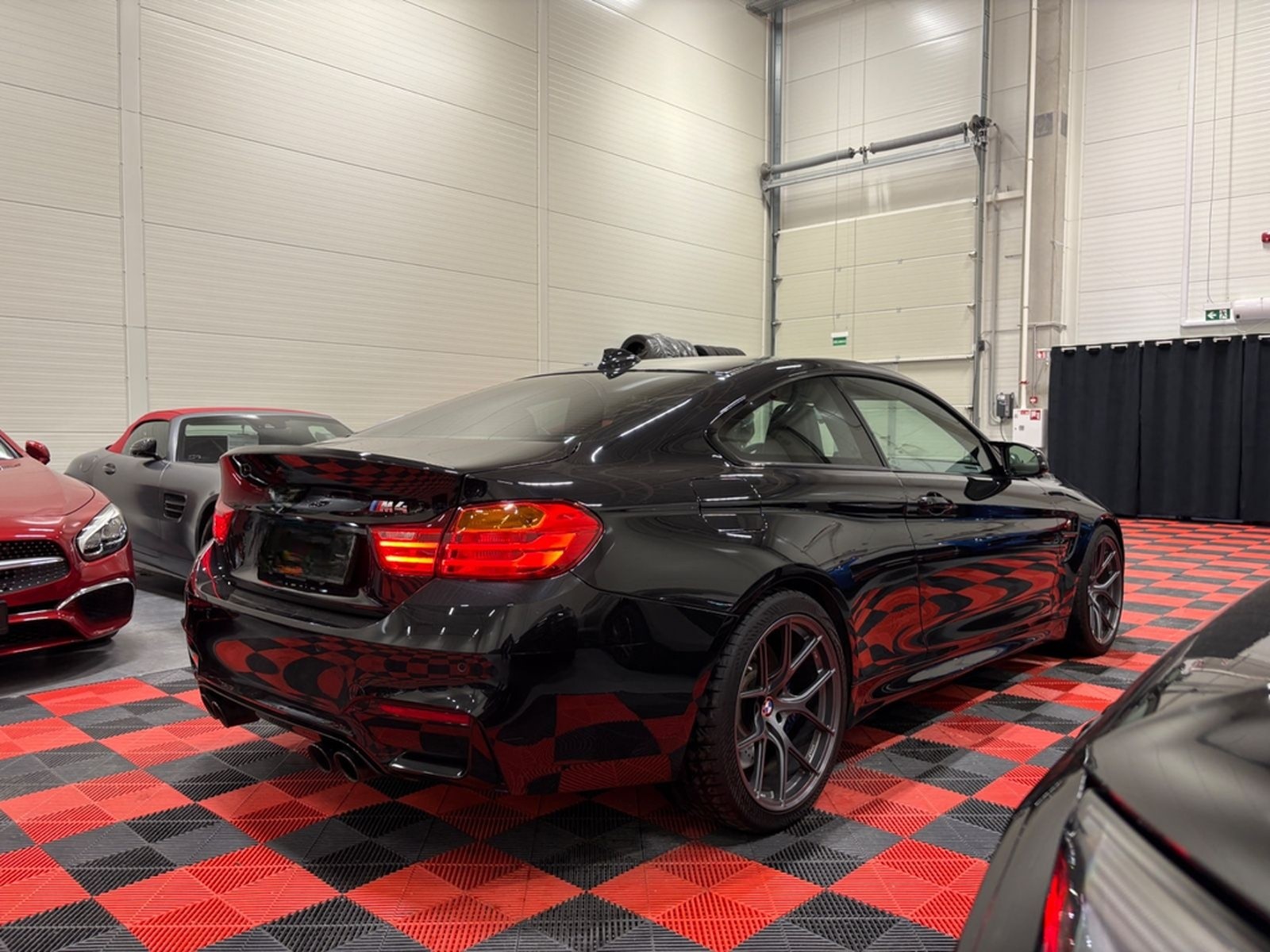 BMW M4 MANUAL/LED/HUD/H&K/KEYLESS/MEMORY foto 4