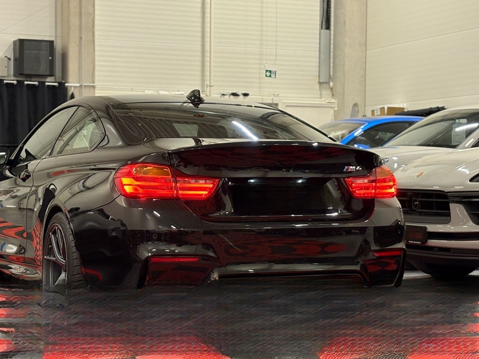 BMW M4 MANUAL/LED/HUD/H&K/KEYLESS/MEMORY foto 5