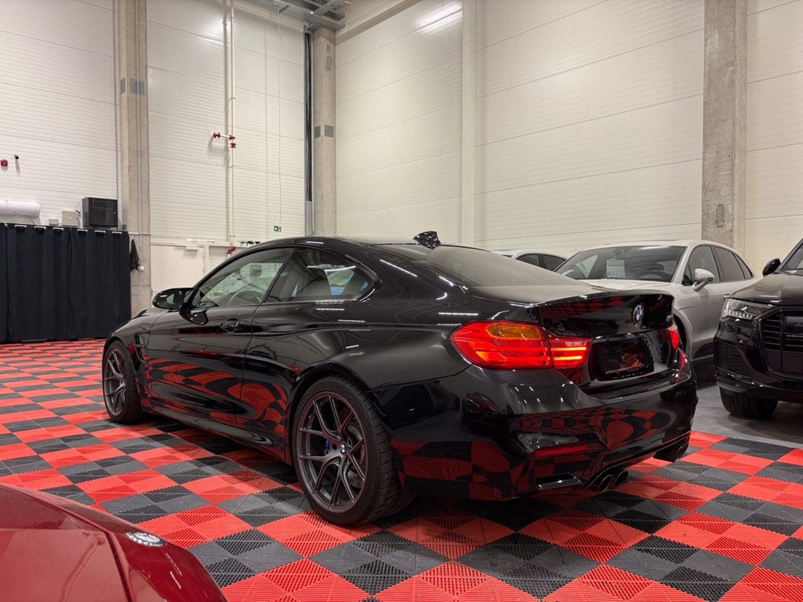 BMW M4 MANUAL/LED/HUD/H&K/KEYLESS/MEMORY foto 6