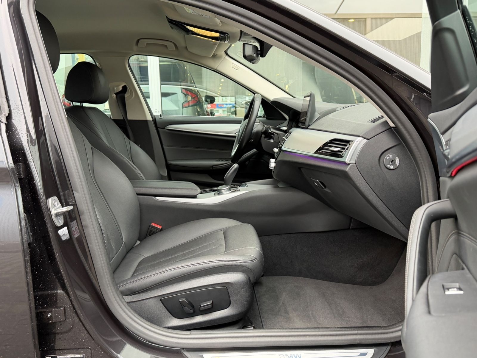 BMW 530 d Lim. LED/Leder/Ambiente/Kamera/STHZ foto 14