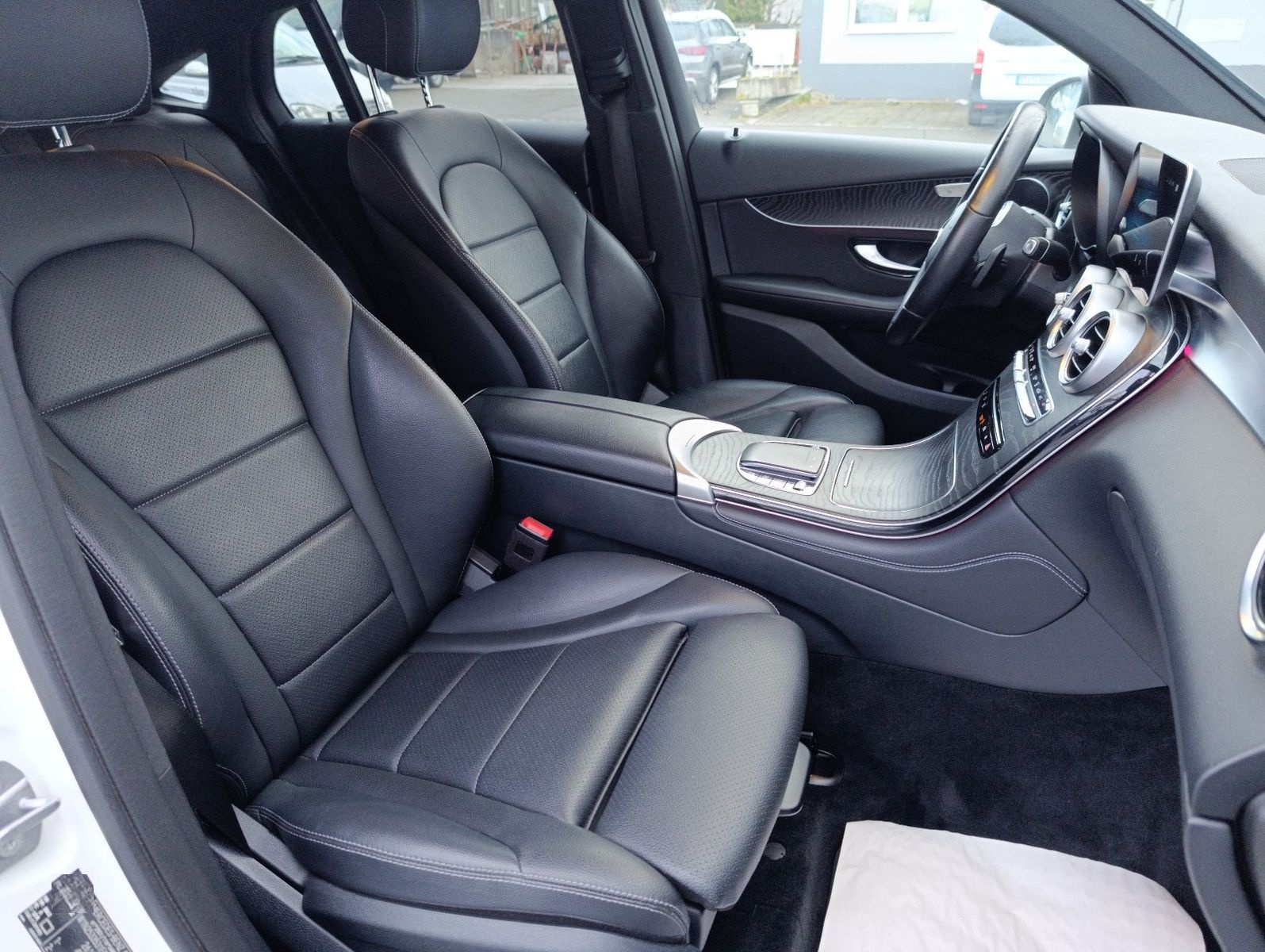 Mercedes-Benz GLC 300 Coupe e 4Matic Distronic MBUX LED Navi foto 13