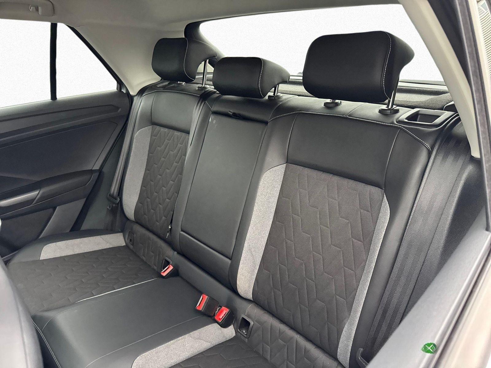 Volkswagen T-Roc 1.5 TSI DSG AHK NAVI ACC KAMERA LED APP foto 11