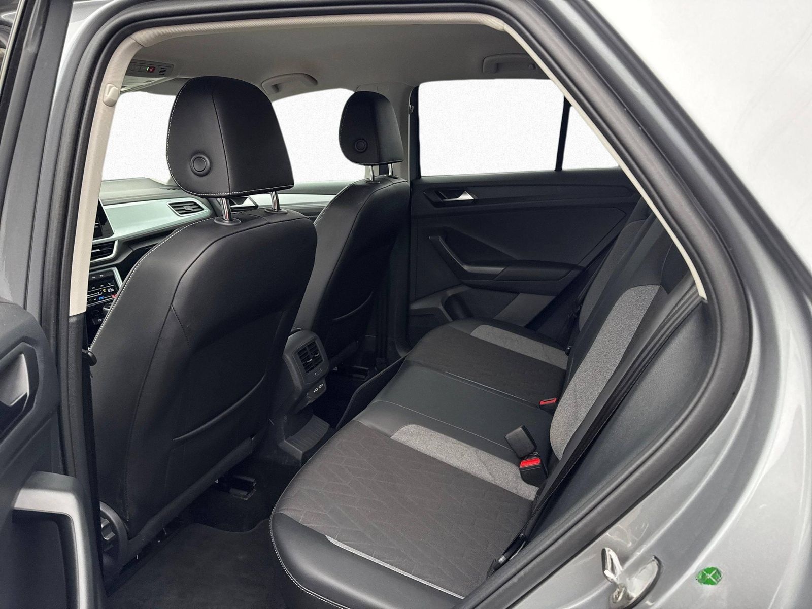 Volkswagen T-Roc 1.5 TSI DSG AHK NAVI ACC KAMERA LED APP foto 12
