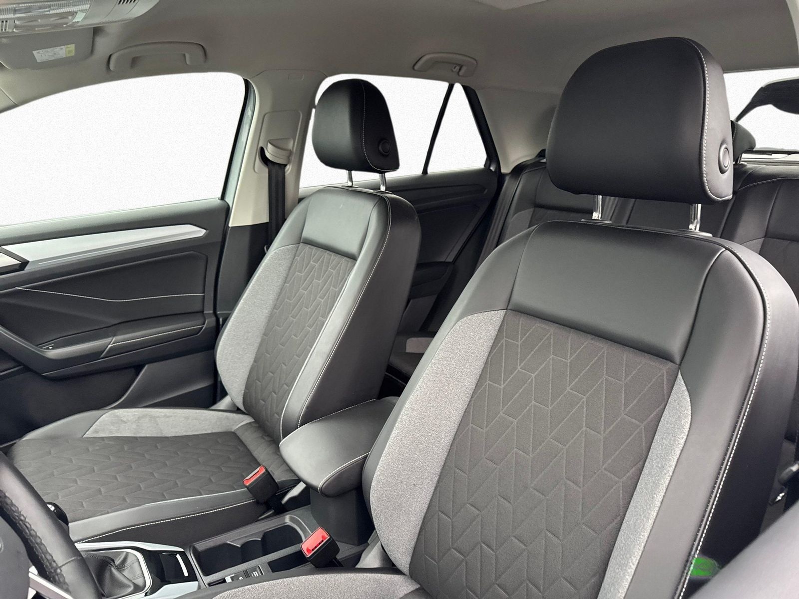 Volkswagen T-Roc 1.5 TSI DSG AHK NAVI ACC KAMERA LED APP foto 9