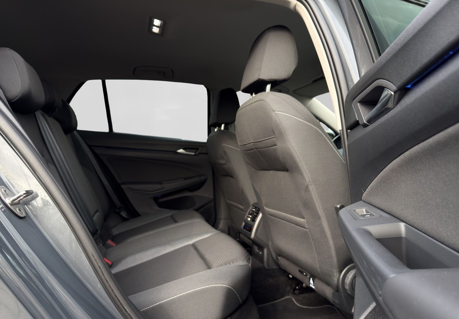 Volkswagen Golf 2.0 TDI DSG ACTIVE NAVI ASSIST behMFL foto 6