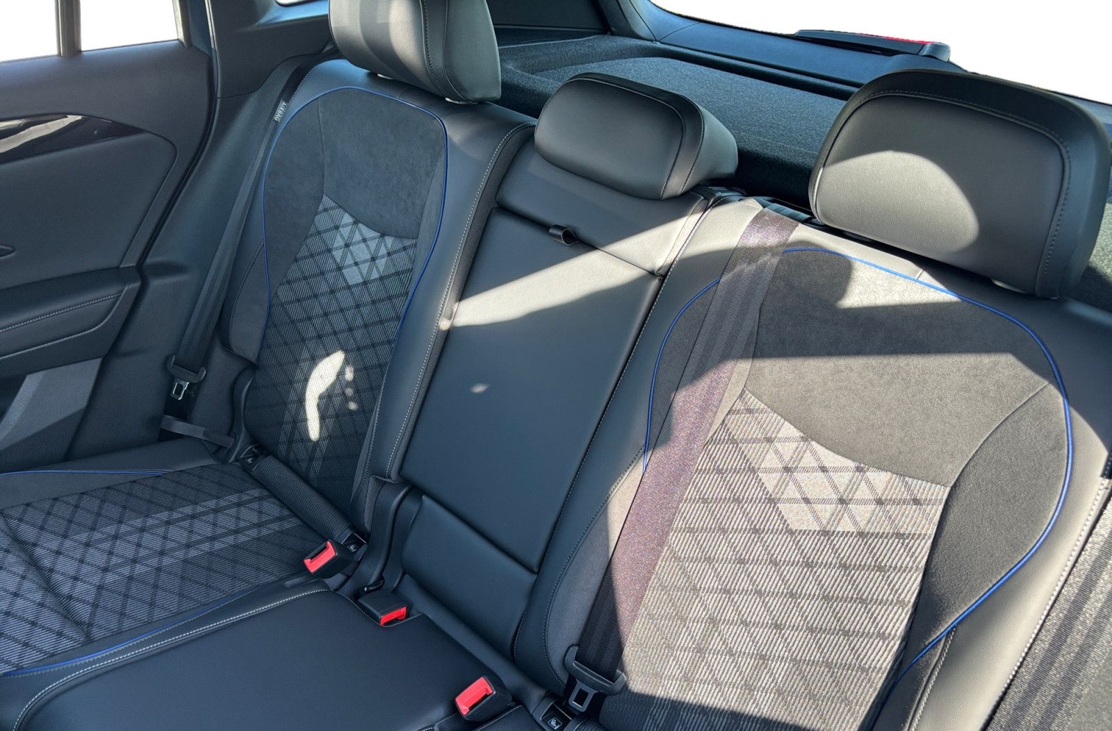 Volkswagen Tiguan 2.0 TSI DSG R-Line 4Mo DCC AHK Navi LED foto 13