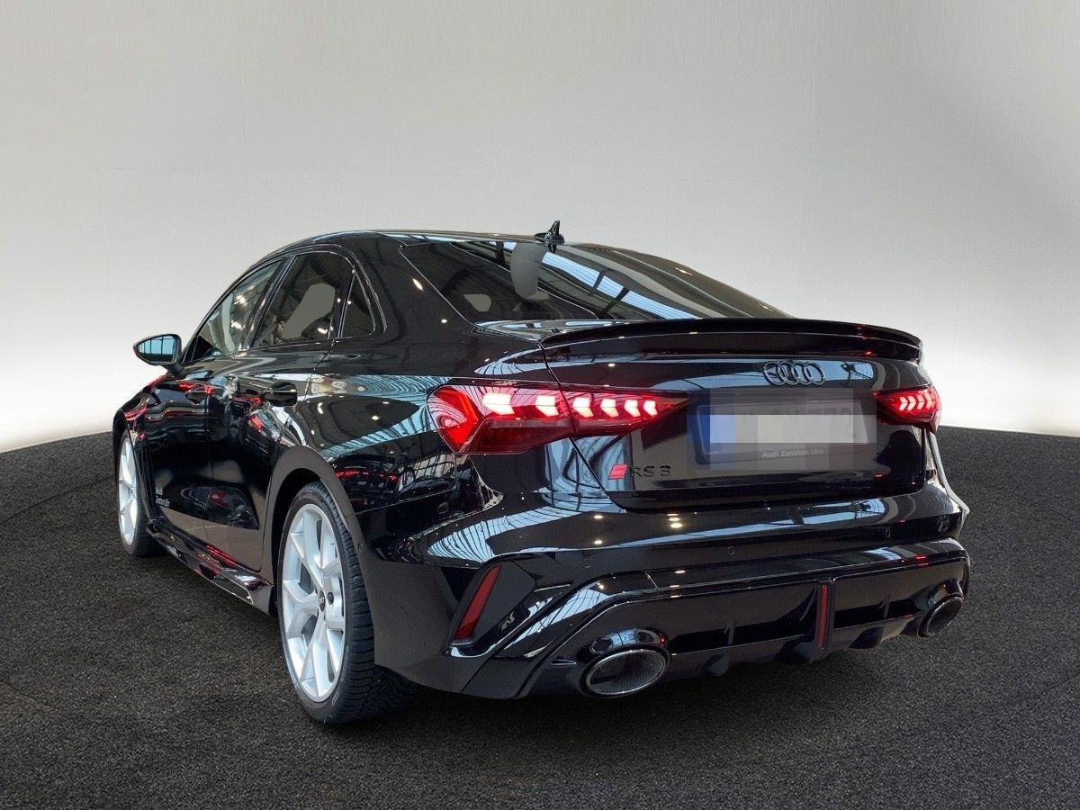 Audi RS 3 Lim DYNAMIK KERAMIK PANO LEDER 290KM/H 5J. foto 3