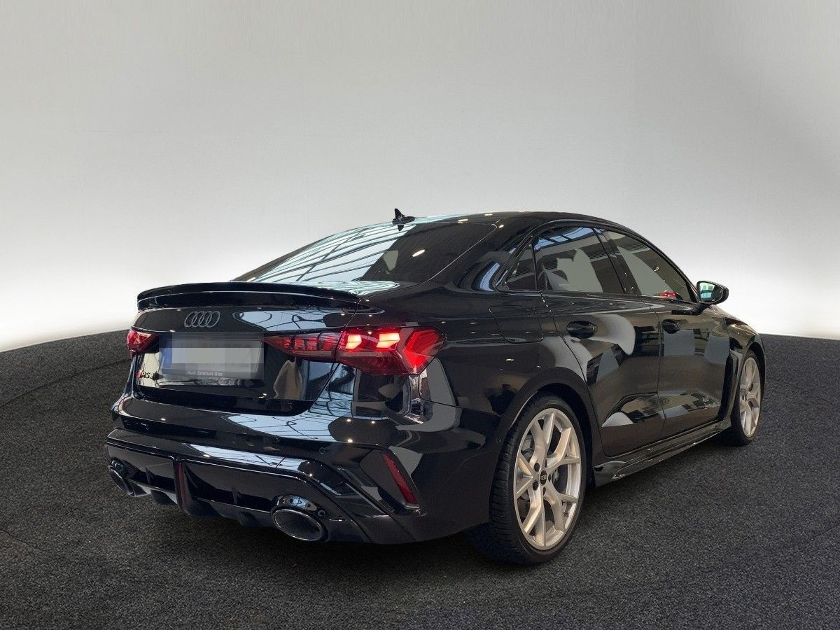 Audi RS 3 Lim DYNAMIK KERAMIK PANO LEDER 290KM/H 5J. foto 4