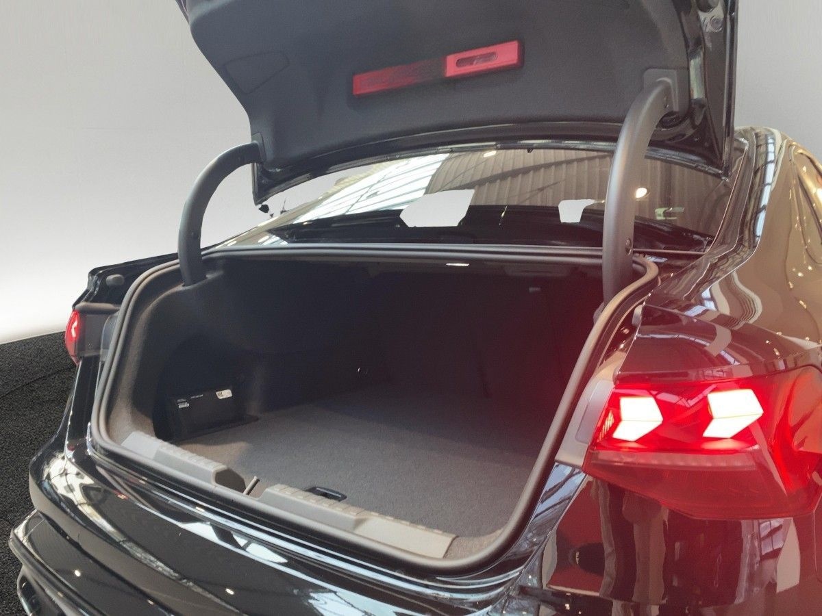 Audi RS 3 Lim DYNAMIK KERAMIK PANO LEDER 290KM/H 5J. foto 6